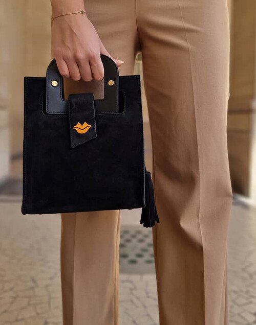 Sac en cuir noir velours ARTISTE, broderie bouche orange |Gloria Balensi