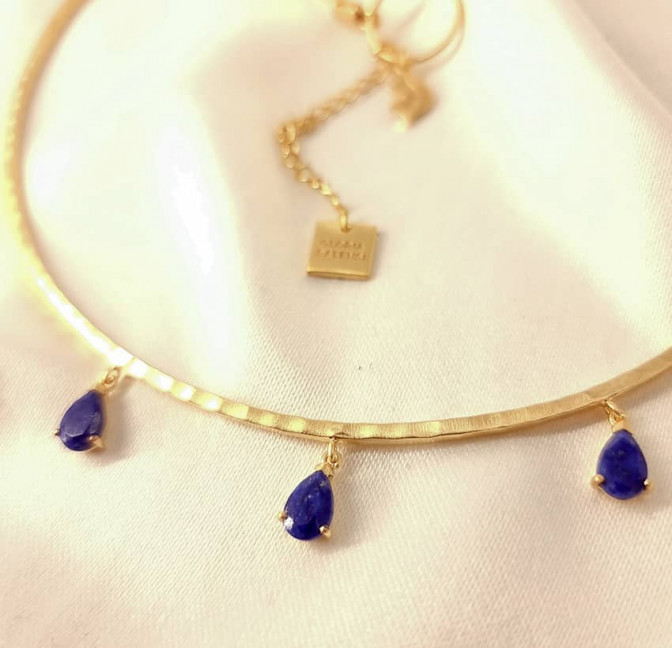 NAYA torque necklace with Lapis Lazuli, view zoom on stone 2 | Gloria Balensi