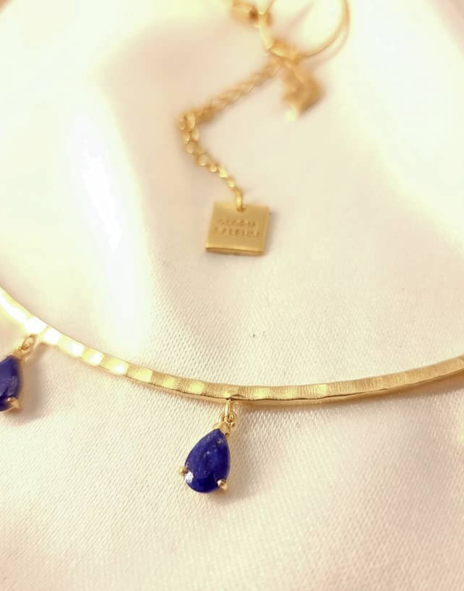 NAYA torque necklace with Lapis Lazuli |Gloria Balensi