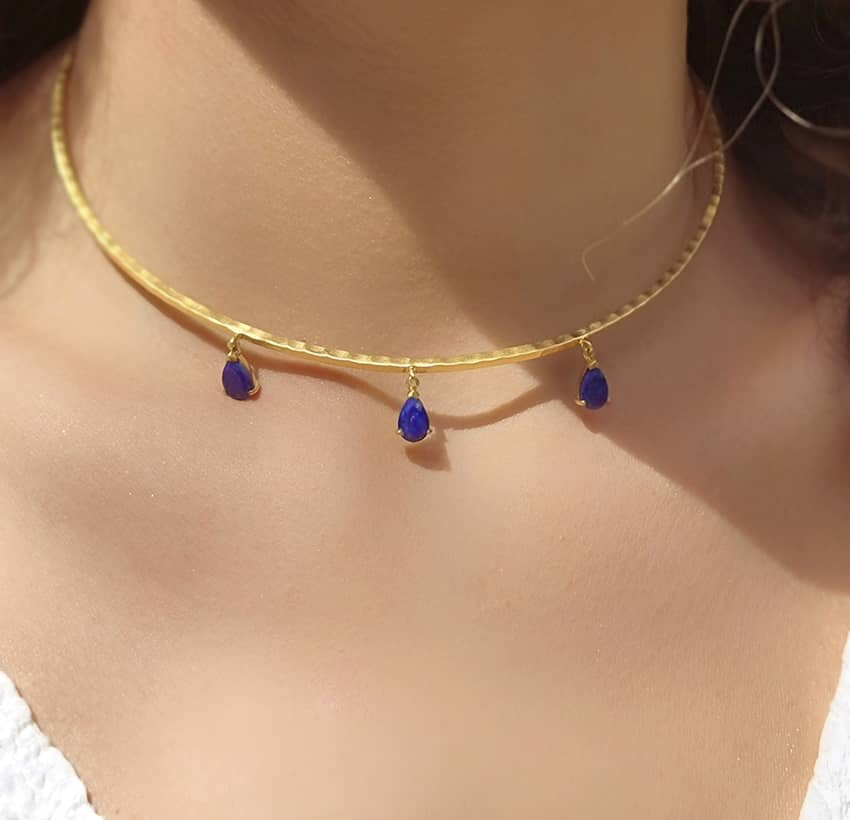 NAYA torque necklace with Lapis Lazuli, front view 4 | Gloria Balensi