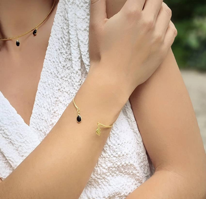 Gold-plated bracelet AVA with black Onyx, front view 3 | Gloria Balensi
