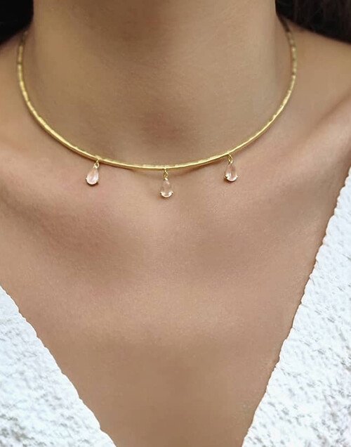 NAYA torque necklace with pink quartz |Gloria Balensi