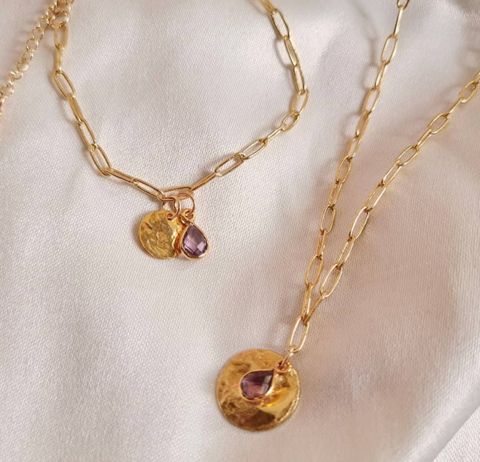 Gold-plated MAYA chain necklace, pendant and Amethyst, lifestyle view | Gloria Balensi