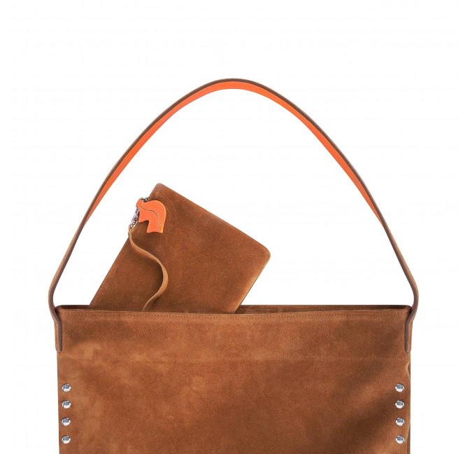 Camel leather tote bag LOVELY, orange handles, and silver studs, zoom details view | Gloria Balensi