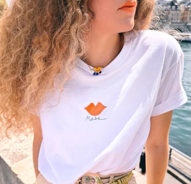 White tee-shirt in organic cotton with Muse copper embroidery |Gloria Balensi