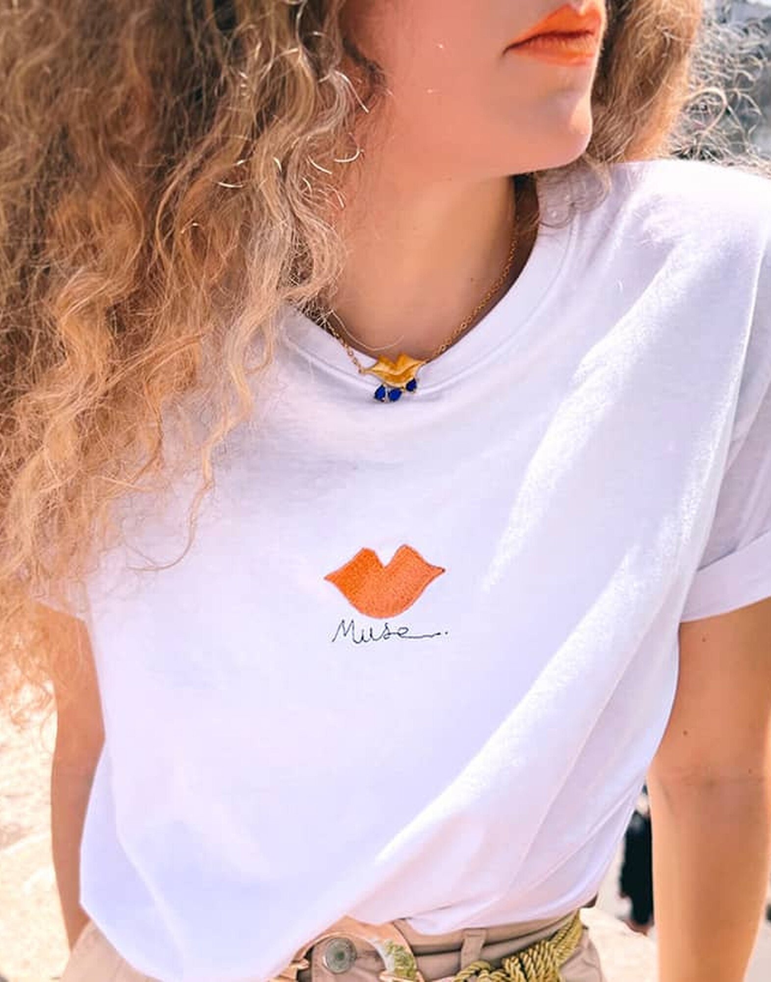 Tee-shirt blanc en coton biologique broderie Muse cuivre |Gloria Balensi