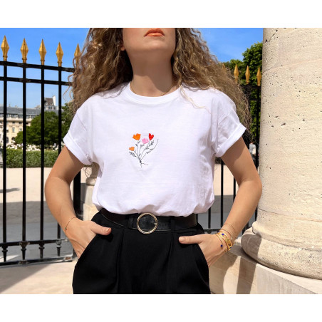 Tee-shirt blanc en coton biologique avec broderie bouquet de bouches Muses,  vue 3 | Gloria Balensi