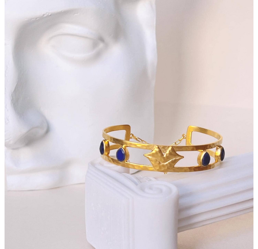 Gold-plated bracelet OLYMPE with Lapis lazuli, Lifestyle view | Gloria Balensi