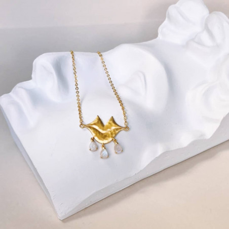 VENUS chain necklace with moon stone, lifestyle view | Gloria Balensi