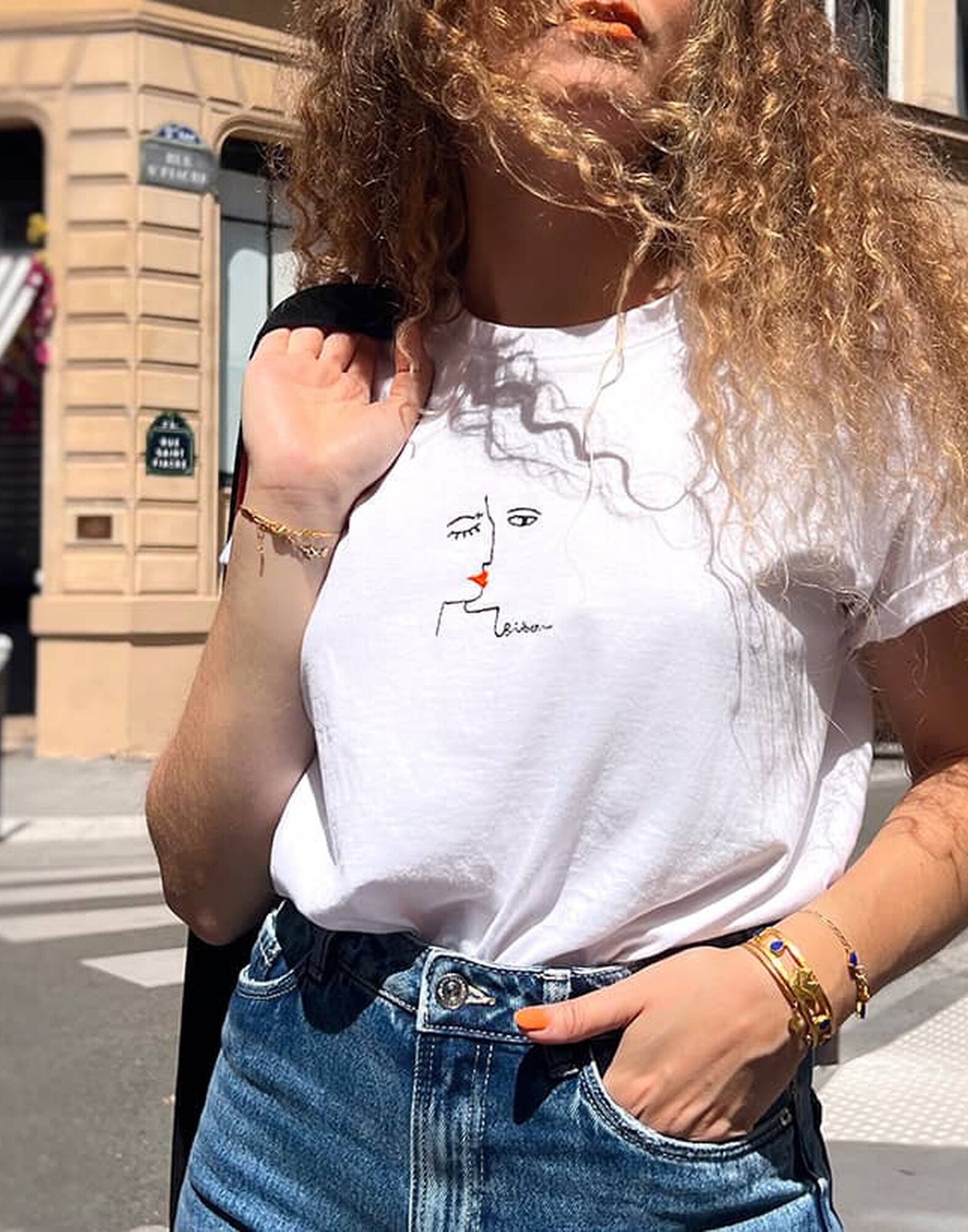 Tee-shirt blanc en coton biologique broderie LE BISOU |Gloria Balensi