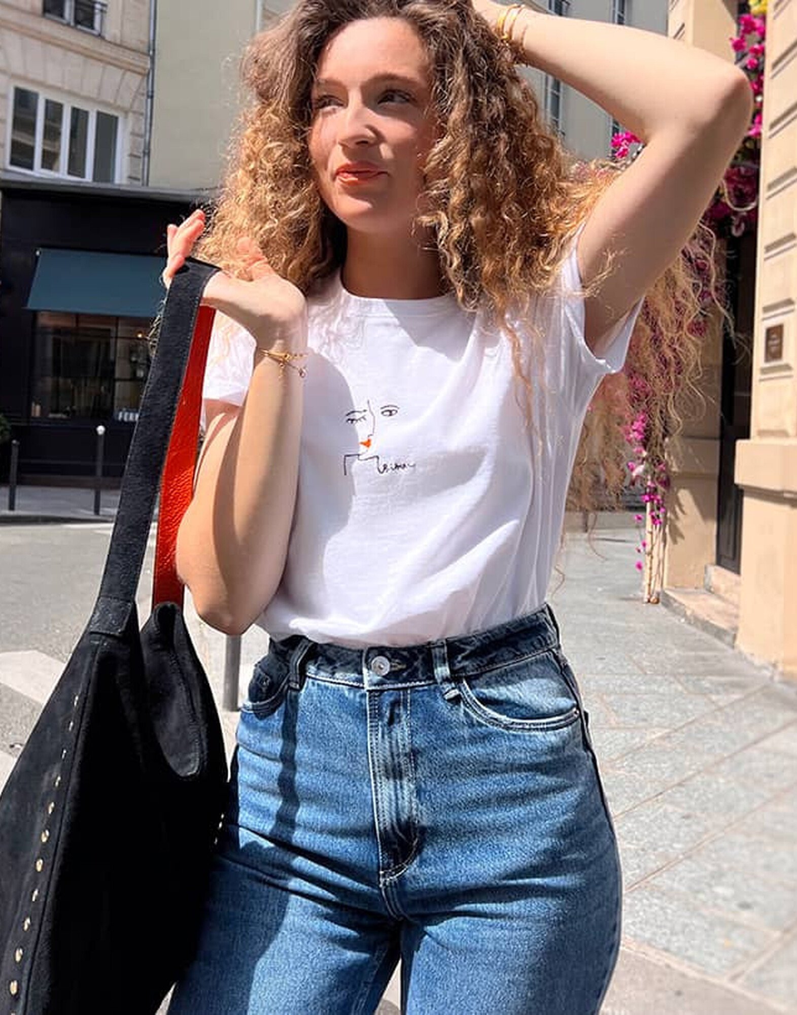 Tee-shirt blanc en coton biologique broderie LE BISOU |Gloria Balensi