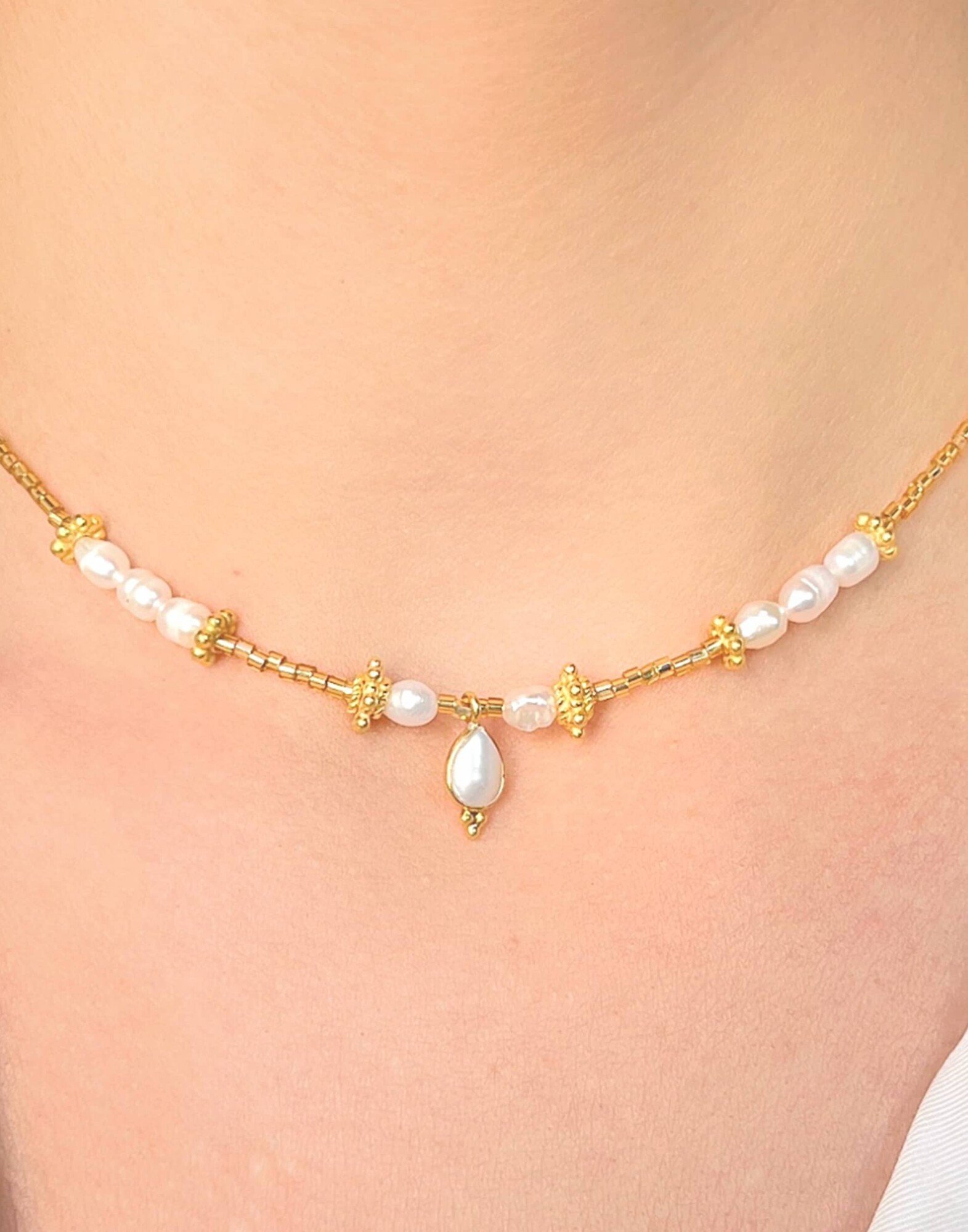 ELIA necklace with baroque freshwater pearls and MURANO glass beads |Gloria Balensi