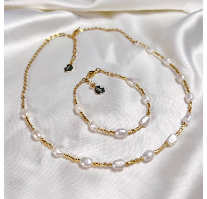 PERLINA choker necklace in freshwater pearls and golden pearls | Gloria Balensi jewellery