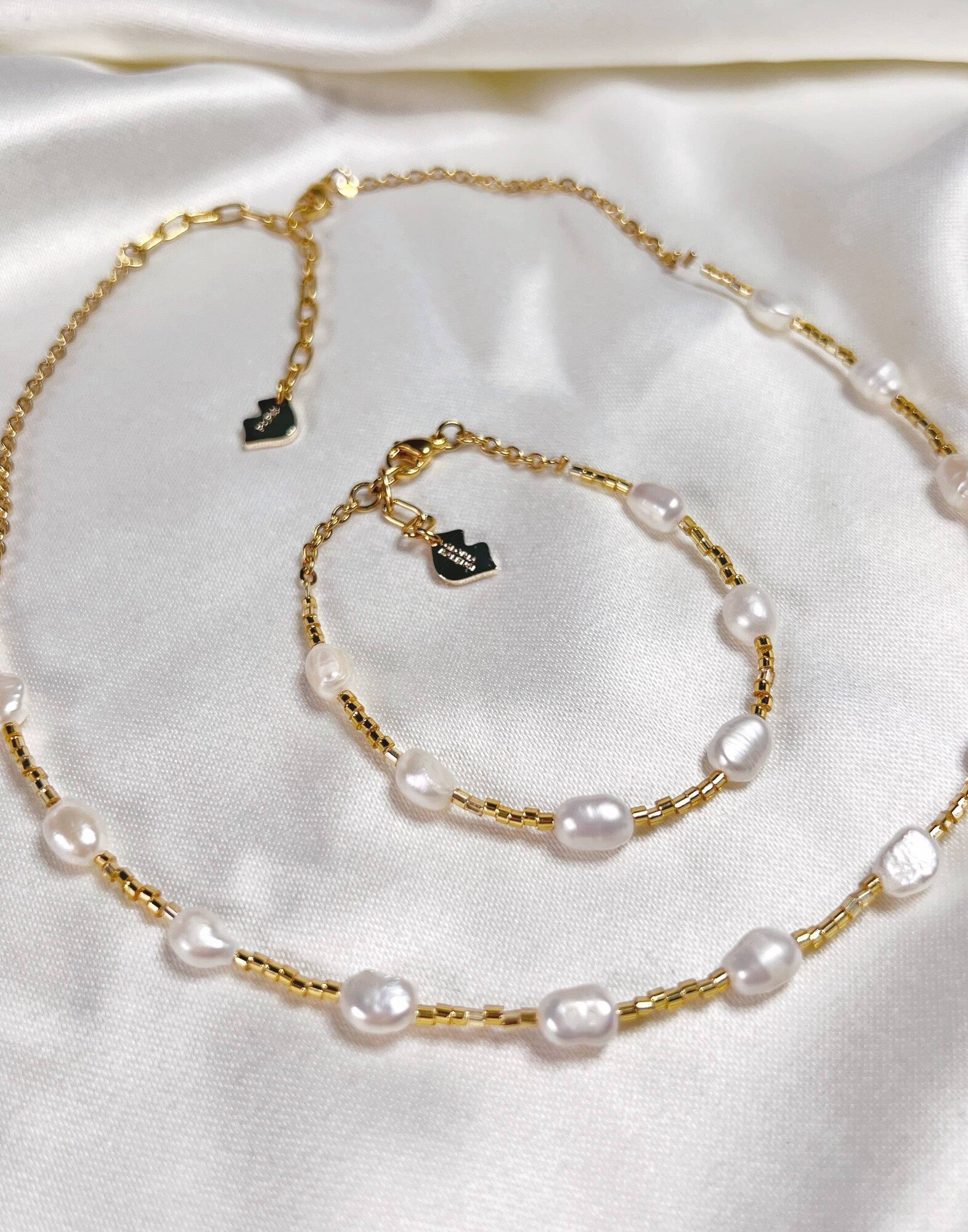 Bracelet PERLINA en perles d’eau douce et perles dorées |Gloria Balensi Bracelet PERLINA en perles d’eau douce et perles dorées |Gloria Balensi