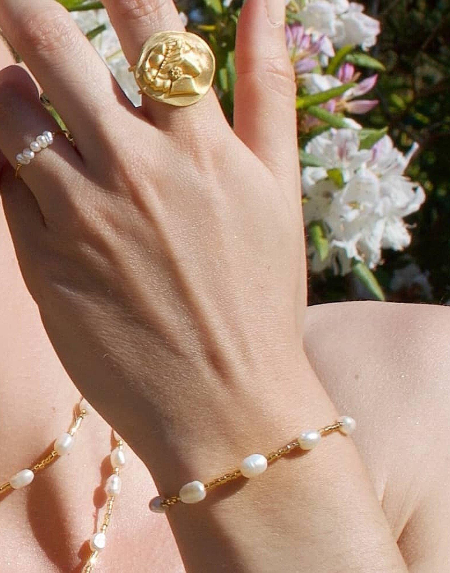 Bracelet PERLINA en perles d’eau douce et perles dorées |Gloria Balensi Bracelet PERLINA en perles d’eau douce et perles dorées |Gloria Balensi