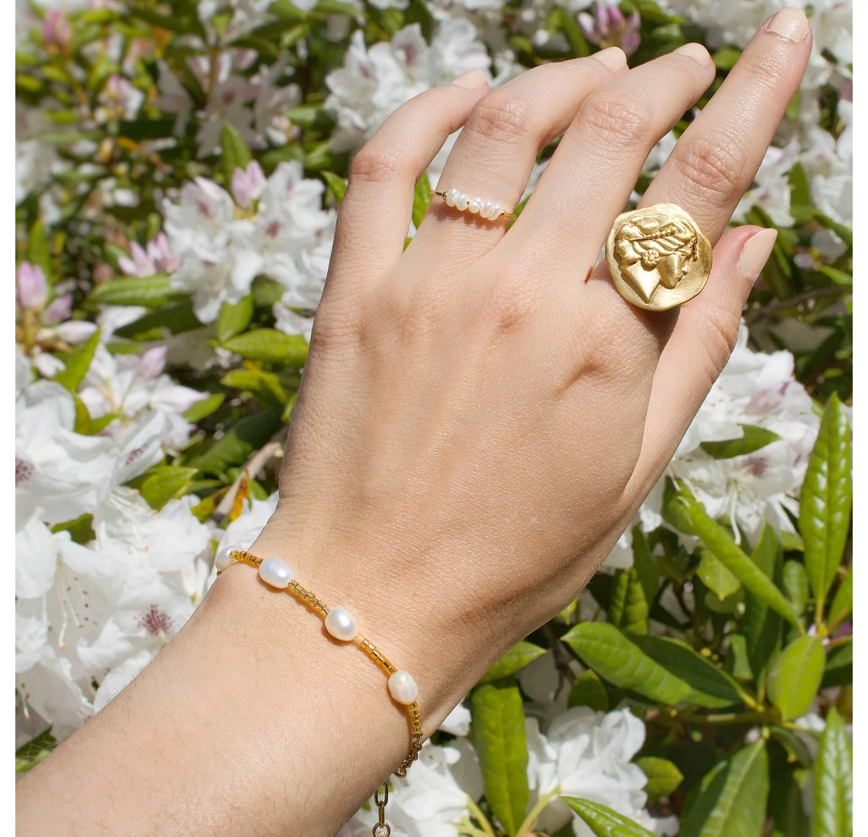 PERLINA bracelet in freshwater pearls and golden pearls |Gloria Balensi