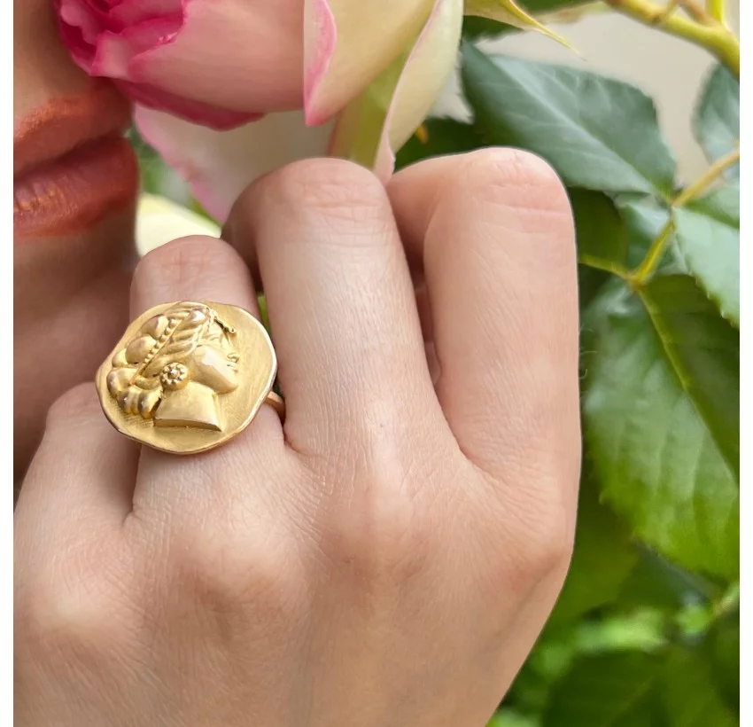 Antique style adjustable MUSE ring in 18k gold plated brass |Gloria Balensi