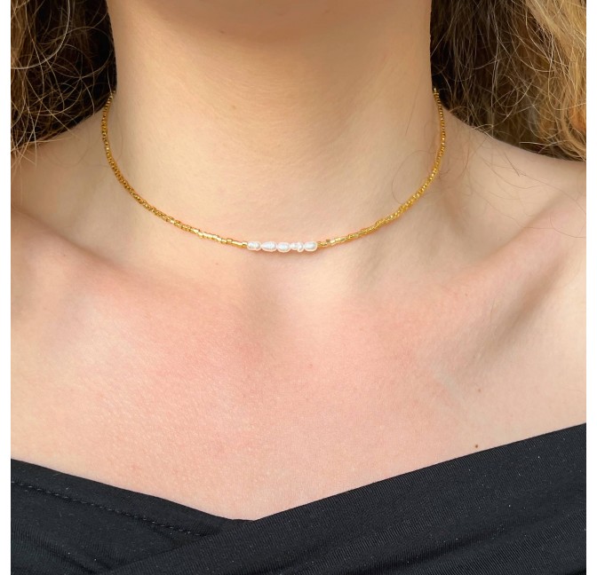 MILYA choker necklace in freshwater pearls and golden pearls| Gloria Balensi jewellery