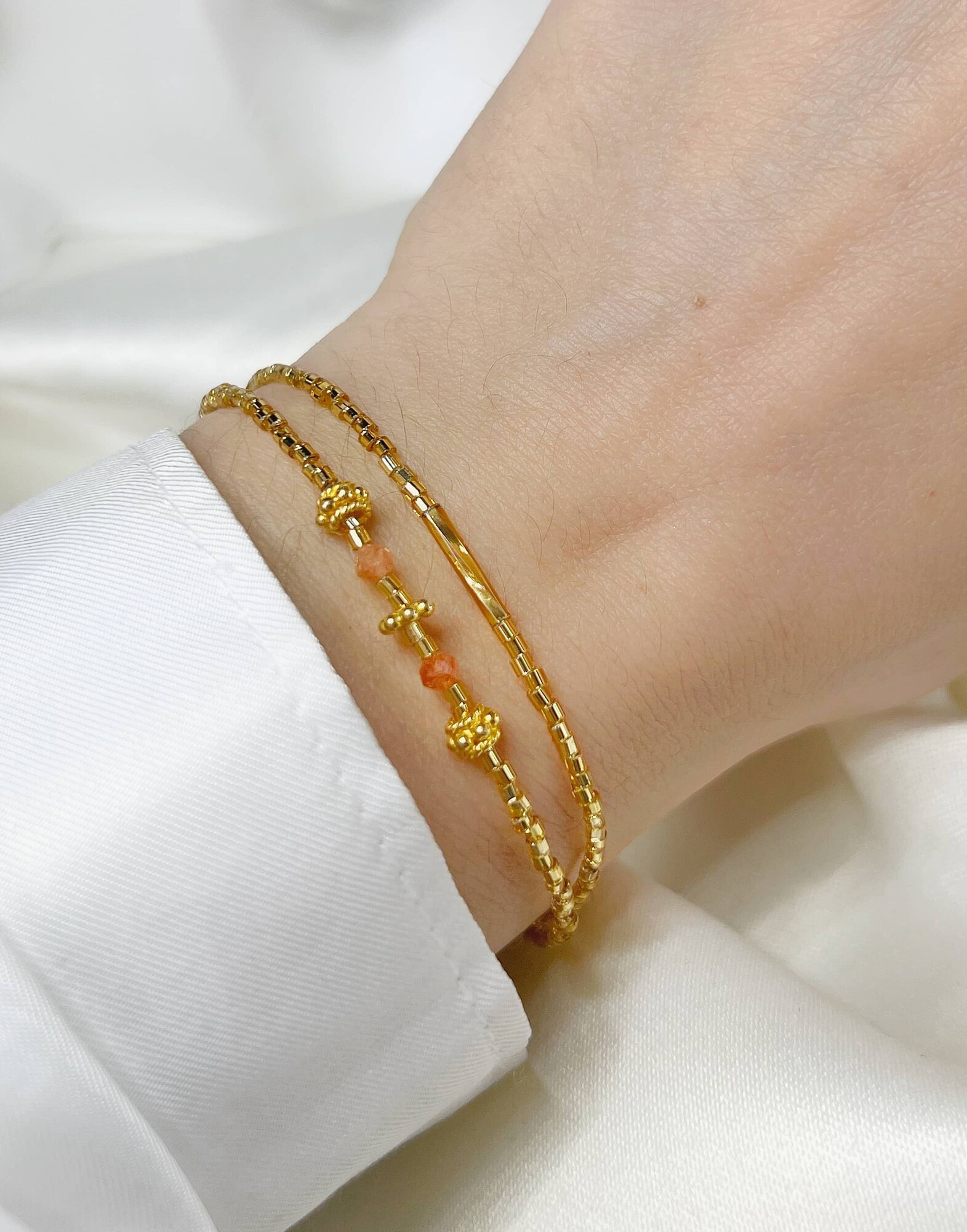 LOU bracelet in golden pearls and ruby sunstone |Gloria Balensi