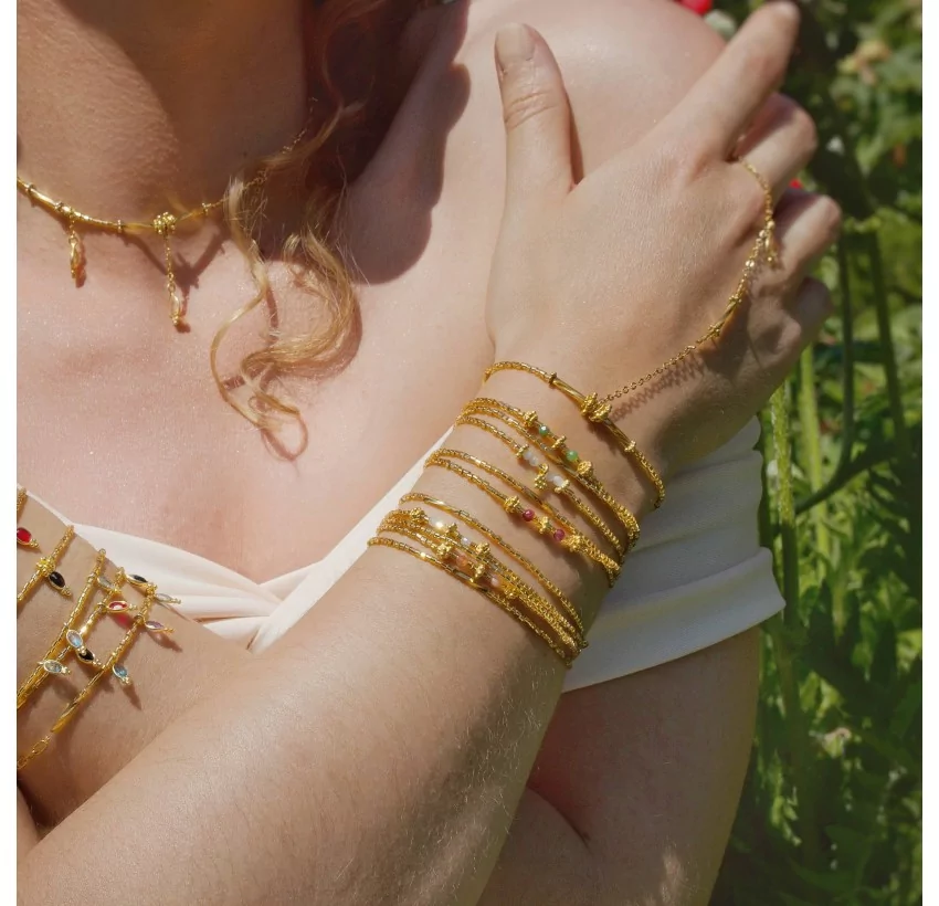 LOU bracelet in golden pearls and ruby sunstone |Gloria Balensi