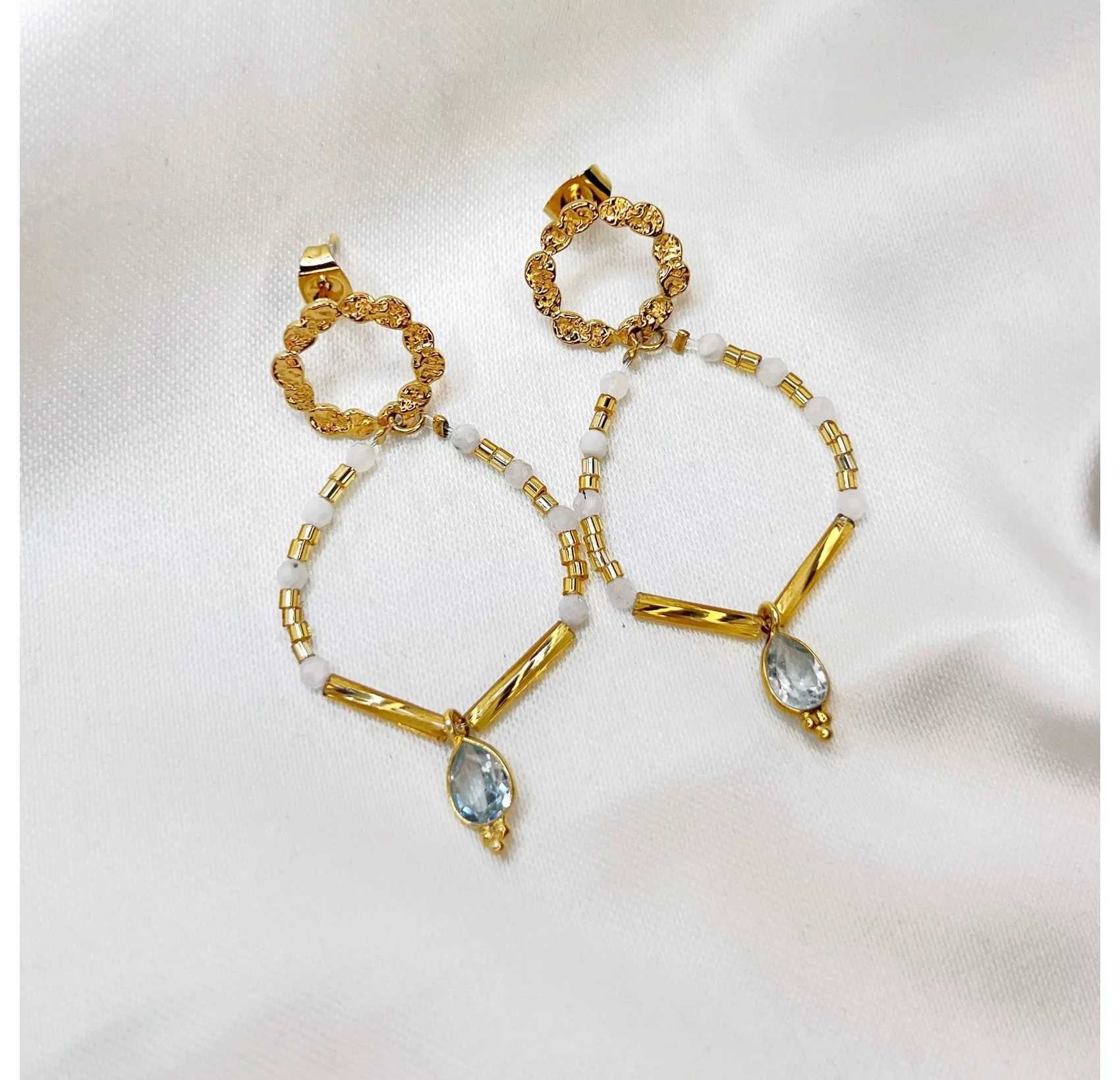 Boucles d'oreilles dorées AYTA en perles de verre de MURANO et pierre de lune |Gloria Balensi