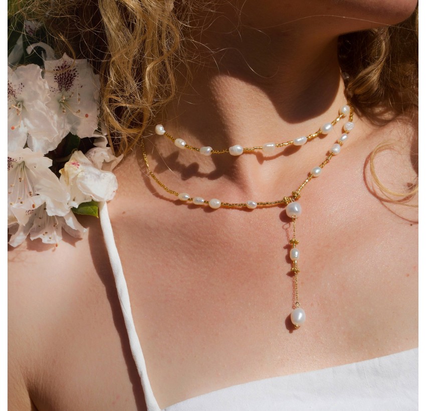Collier cravate dorée ATHINA en perles d’eau douces et chaine en acier inoxydable | Gloria Balensi bijoux