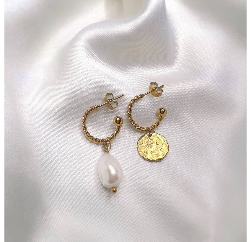Boucles d’oreilles dépareillées PERLE, perle d’eau douce et pièce martelée | Gloria Balensi bijoux
