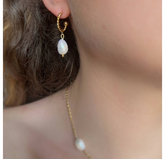 PERLE, freshwater pearl and hammered piece mismatched earrings | Gloria Balensi jewellery