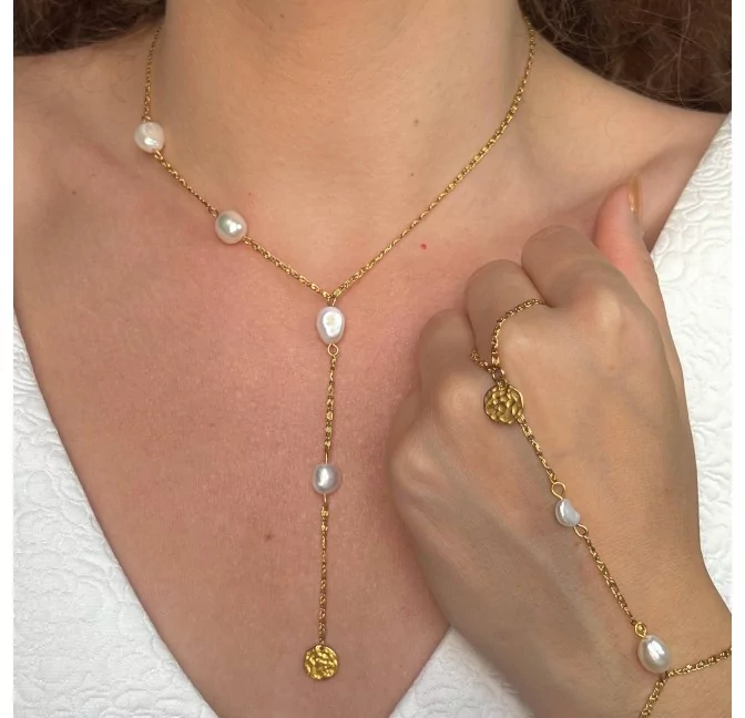Collier cravate perles d’eau douce et chaîne en acier inoxydable |Gloria Balensi
