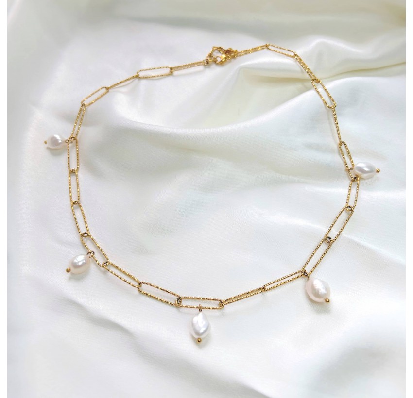 DÉESSA golden waterproof necklace with large hammered stainless steel links and freshwater pearls| Gloria Balensi jewellery