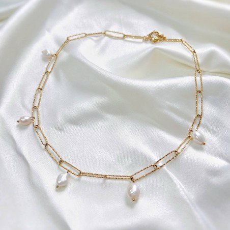 DÉESSA golden waterproof necklace with large hammered stainless steel links and freshwater pearls| Gloria Balensi jewellery