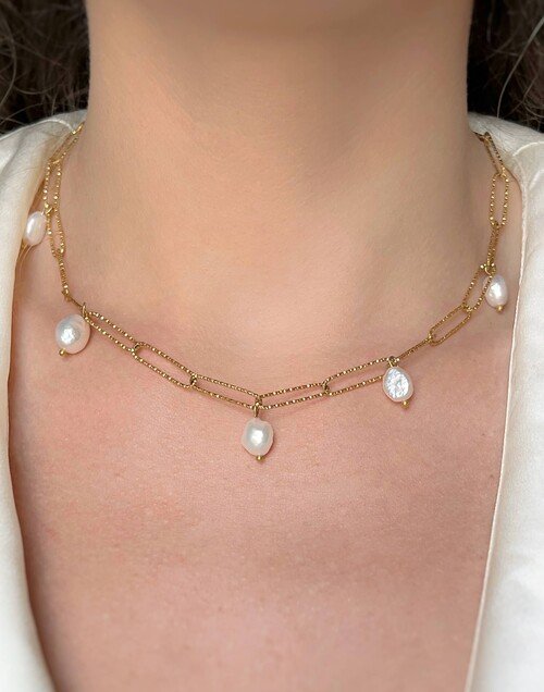 DÉESSA gold necklace with large hammered stainless steel links and freshwater pearls |Gloria Balensi
