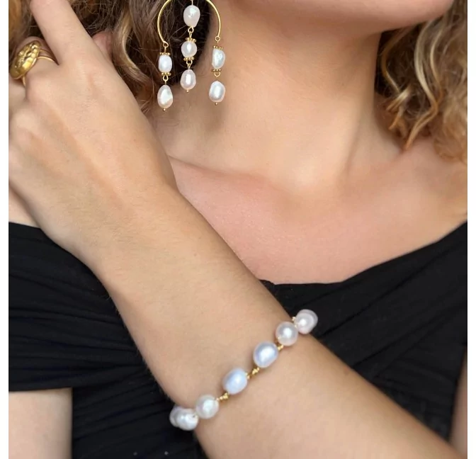 Bracelet jonc torsadé doré TYA en acier inoxydable et perles baroques d’eau douce |Gloria Balensi