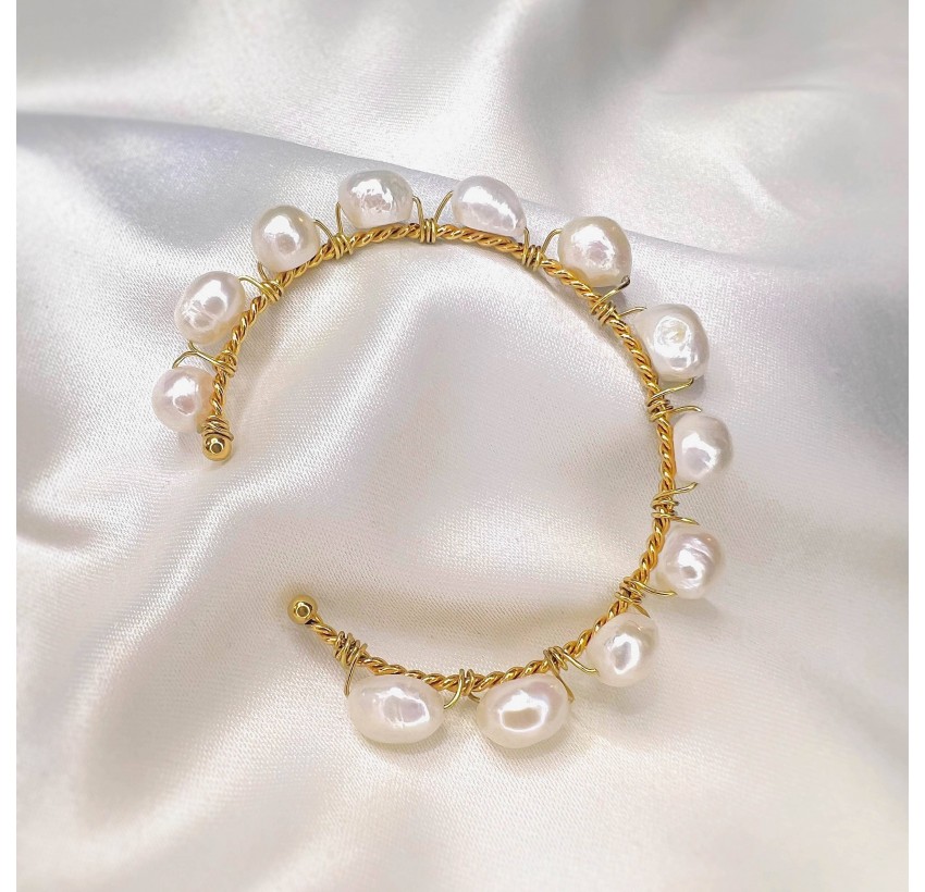 TYA gold-plated twisted link bracelet in stainless steel and freshwater baroque pearls | Gloria Balensi jewellery