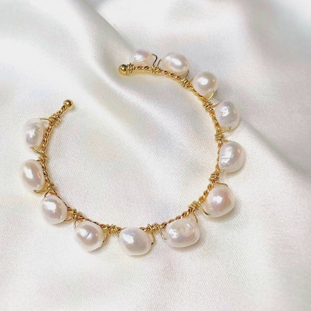 Bracelet jonc torsadé doré TYA en acier inoxydable et perles baroques d’eau douce | Gloria Balensi bijoux