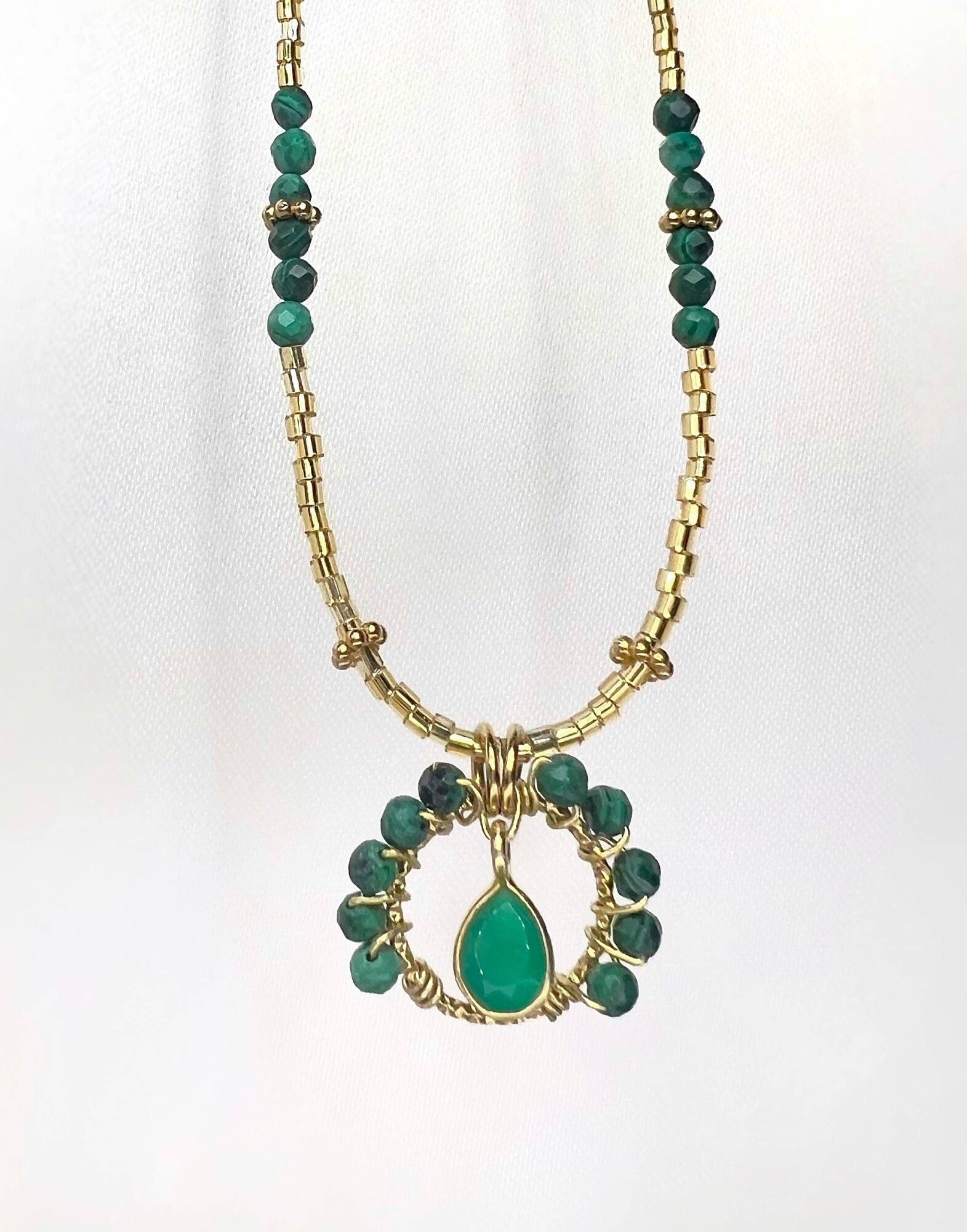Malachite and green onyx flower stainless steel necklace |Gloria Balensi Malachite and green onyx flower stainless steel necklace |Gloria Balensi