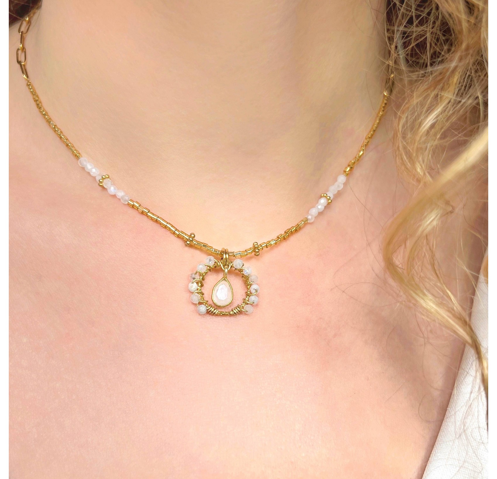 Collier pierre de lune fleur en acier inoxydable | Gloria Balensi créateur de bijoux artisanaux