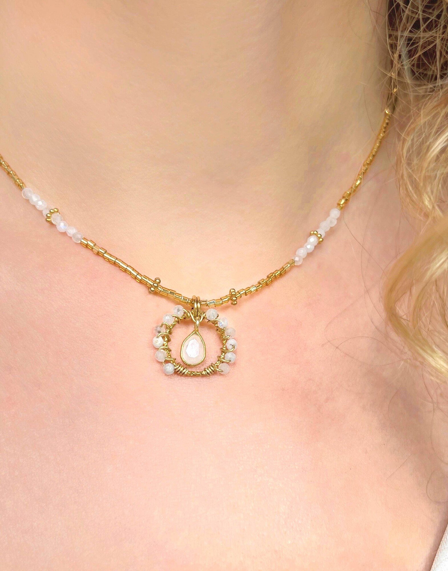 Collier pierre de lune fleur en acier inoxydable |Gloria Balensi