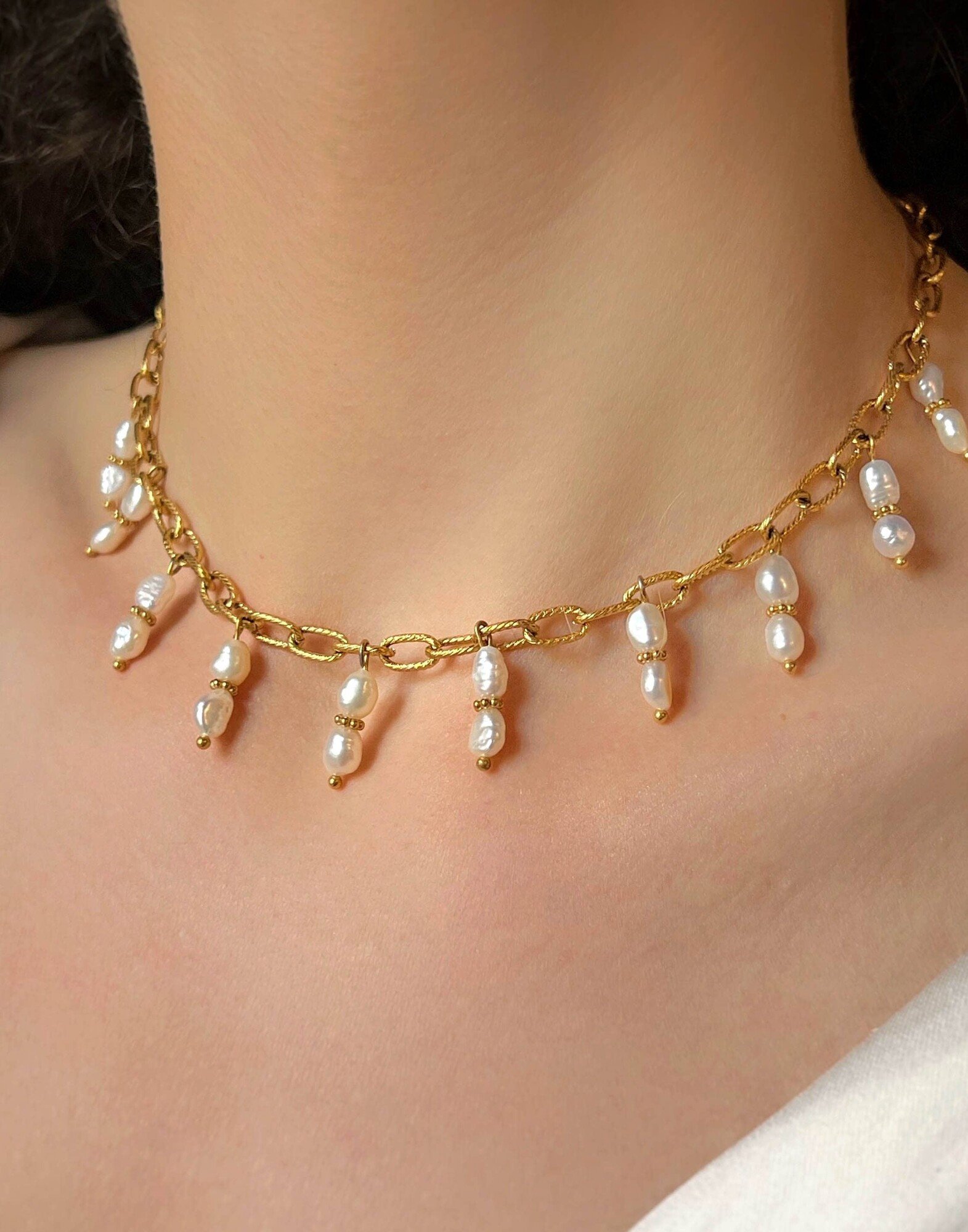Chain necklace with freshwater pearl charms CALISTA |Gloria Balensi