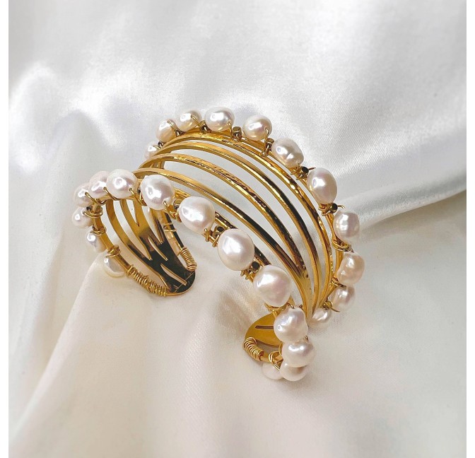Stainless steel cuff bracelet with freshwater baroque pearls THALIA |Gloria Balensi