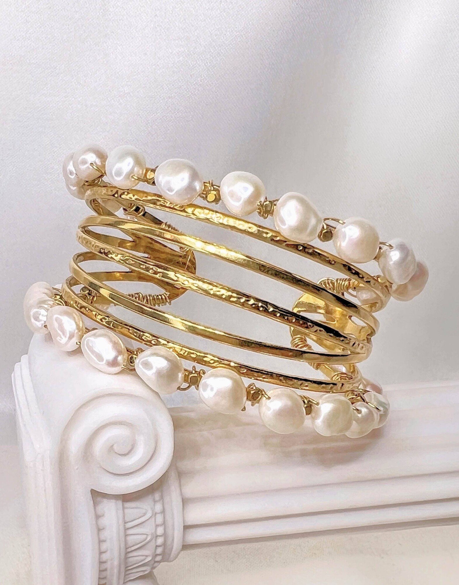 Bracelet manchette en acier inoxydable et perles baroques d’eau douce THALIA |Gloria Balensi