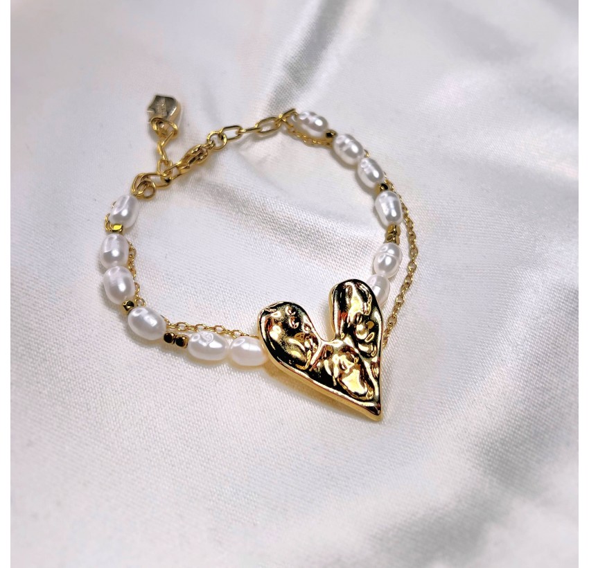 Pearl bracelet with stainless steel heart | Gloria Balensi jewellery