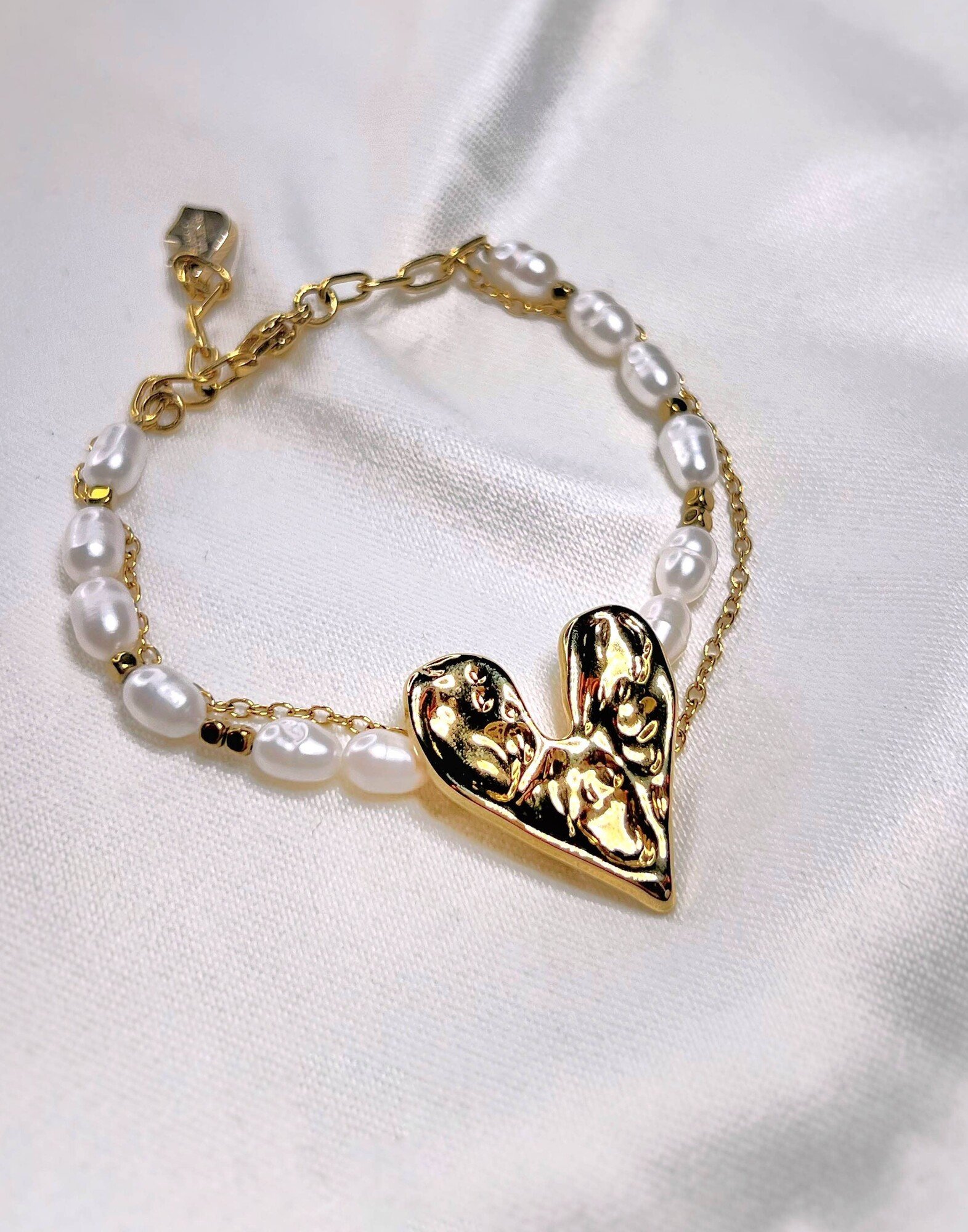 Bracelet de perles avec coeur en acier inoxydable | Gloria Balensi bijoux Bracelet de perles avec coeur en acier inoxydable | Gloria Balensi bijoux