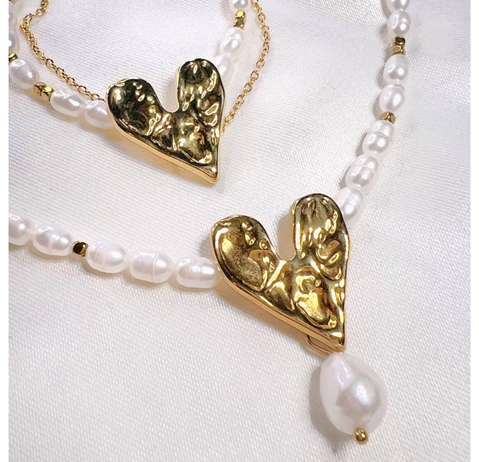 Pearl bracelet with stainless steel heart | Gloria Balensi jewellery