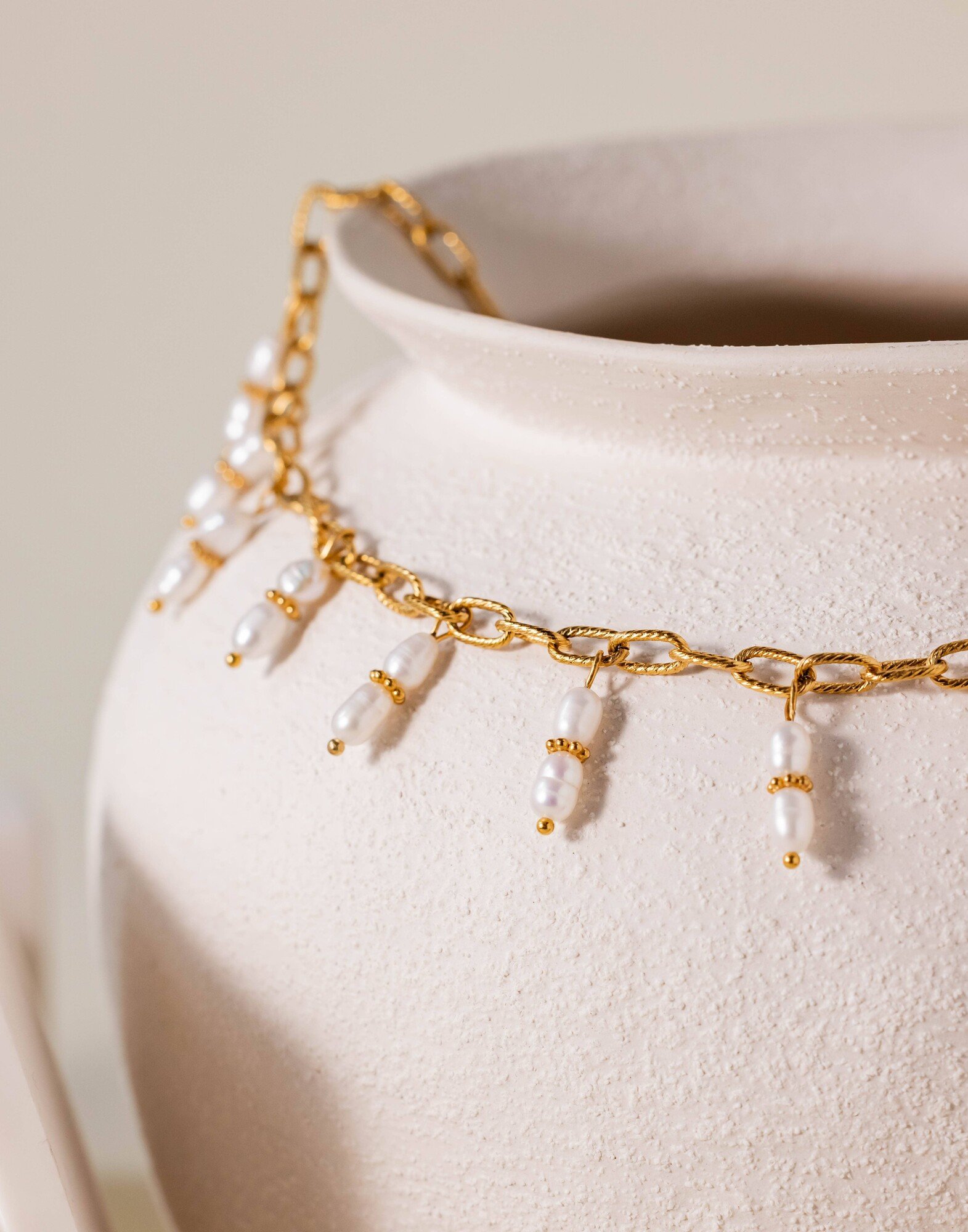 Chain necklace with freshwater pearl charms CALISTA |Gloria Balensi