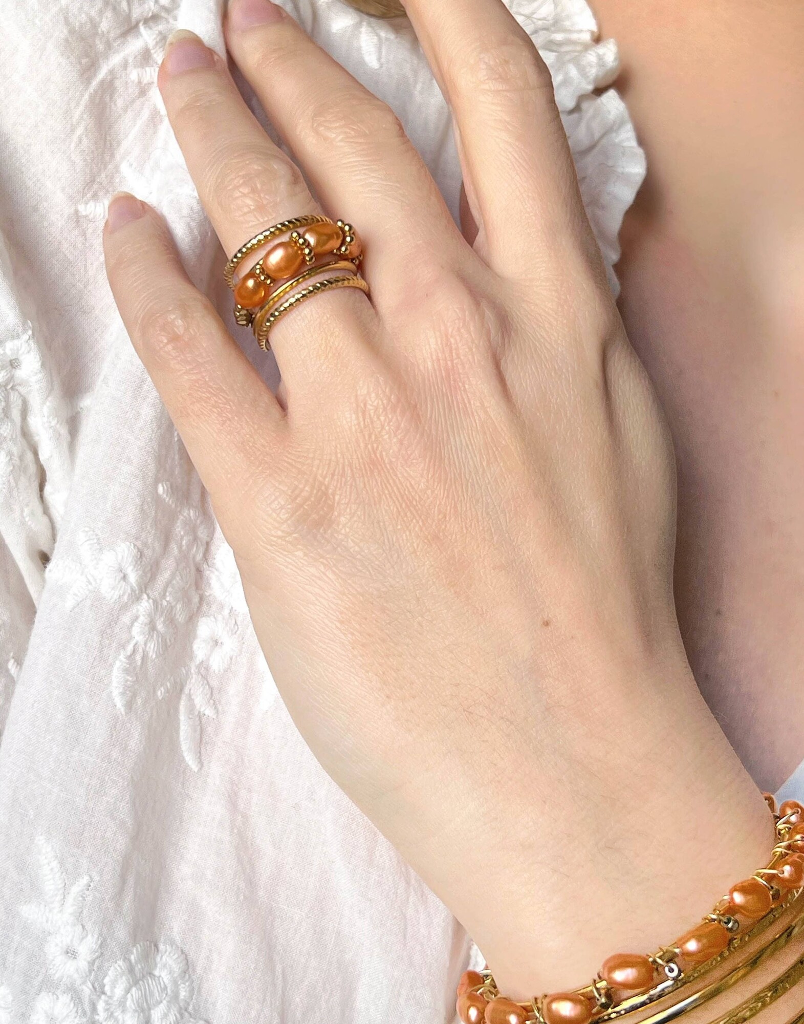 Adjustable ring in stainless steel and TERRA terracotta freshwater pearls | Gloria Balensi artisan jewellery designer