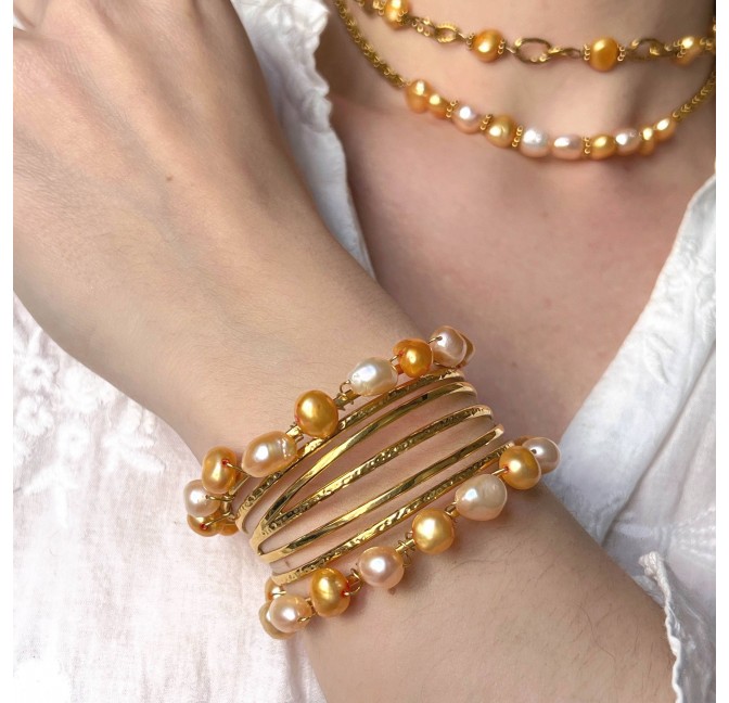 Powder pink and ochre cultured pearl cuff bracelet - THALIA | Gloria Balens Paris jewelry
