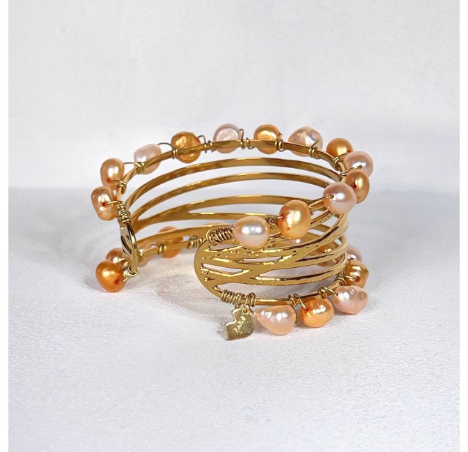 Powder pink and ochre cultured pearl cuff bracelet - THALIA | Gloria Balens Paris jewelry