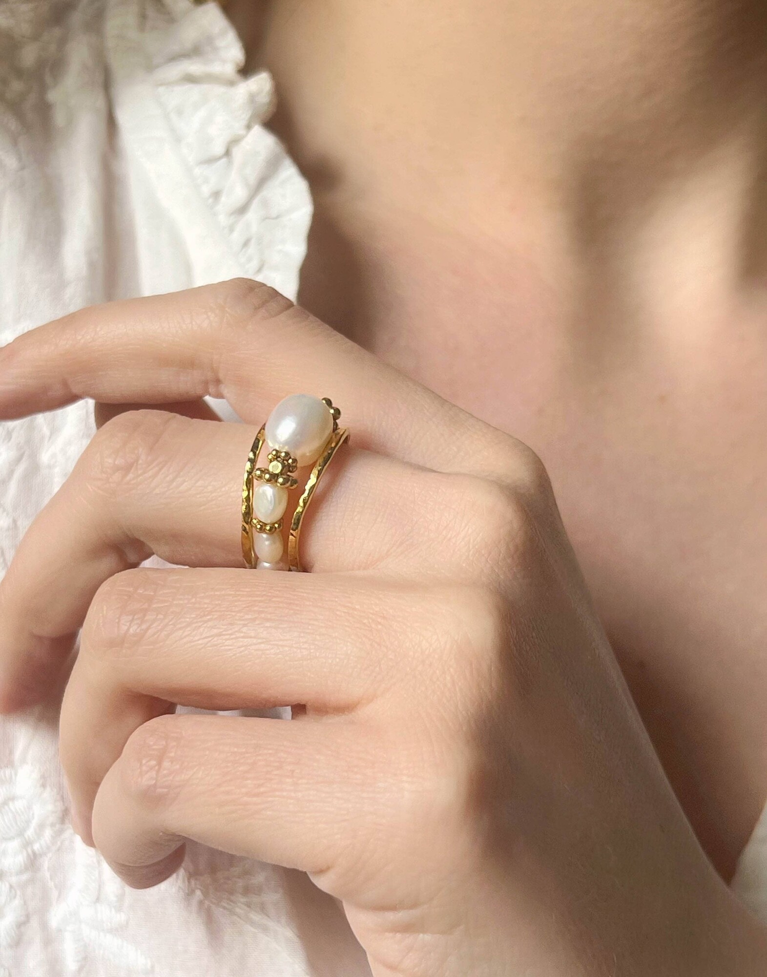 STELYA Adjustable ring in stainless steel and freshwater pearls| Gloria Balensi artisan jewellery designer