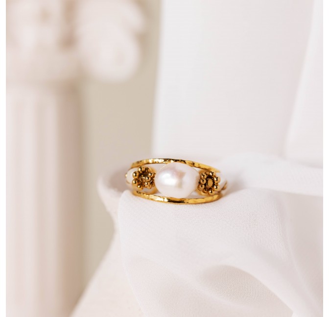 STELYA Adjustable ring in stainless steel and freshwater pearls| Gloria Balensi artisan jewellery designer